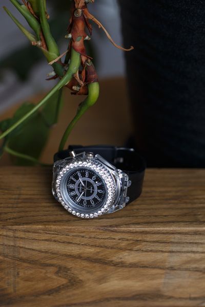 Жіночий годинник Geneva Lighter 148 фото