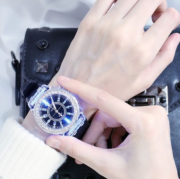 Жіночий годинник Geneva Lighter 148 фото