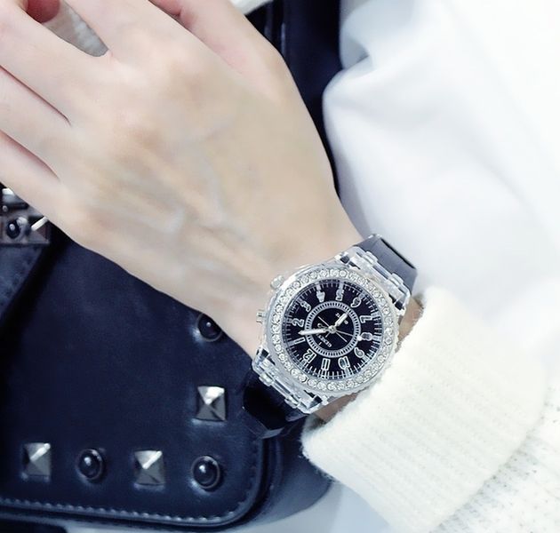 Жіночий годинник Geneva Lighter 148 фото