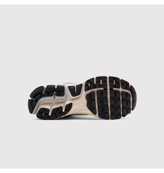Кросівки жіночі Nike Wmns Zoom Vomero 5 White 1384 фото