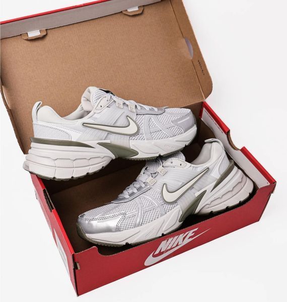 Кросівки жіночі Nike V2k Run 1318 фото
