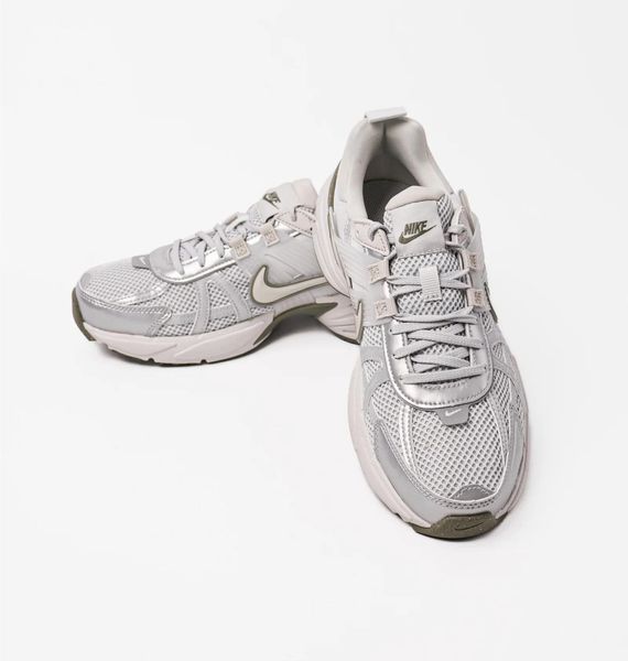 Кросівки жіночі Nike V2k Run 1318 фото