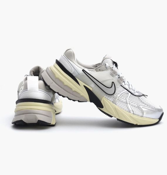 Кросівки жіночі Nike Wmns V2k Run 1321 фото