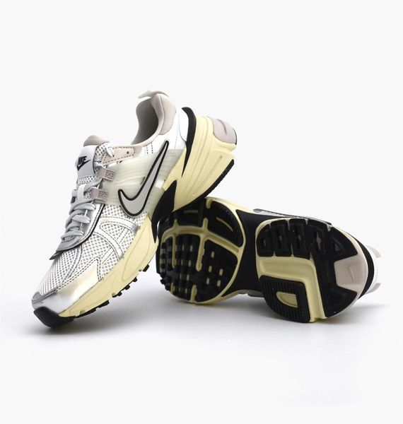 Кросівки жіночі Nike Wmns V2k Run 4000 фото