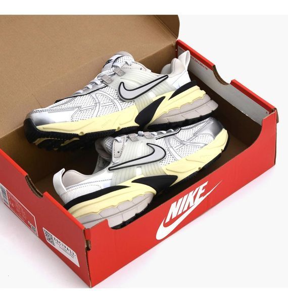 Кросівки жіночі Nike Wmns V2k Run 4000 фото