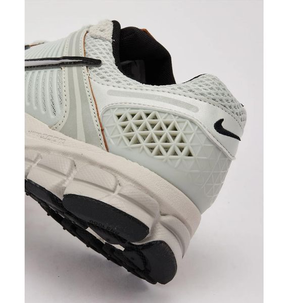 Кросівки жіночі Nike Zoom Vomero 5 1378 фото
